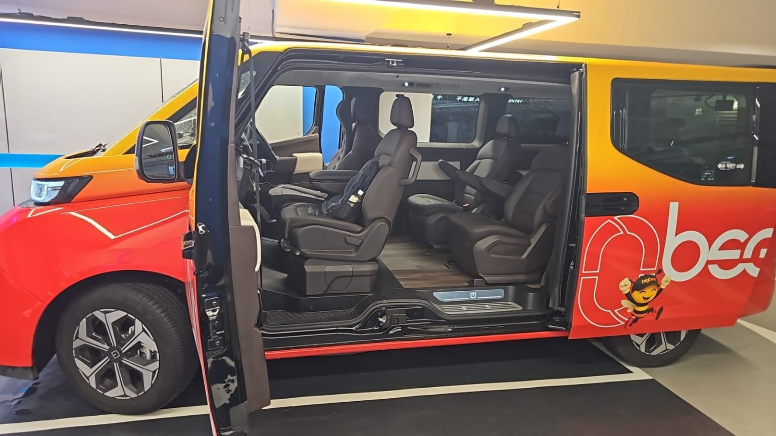 吉利遠程大黃蜂 Interior